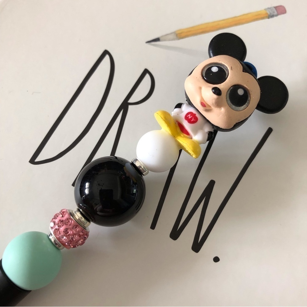 Disney Doorables: Mickey & Friends: Mickey Mouse NYC handmade beaded pen